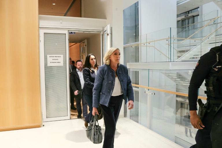 Procès RN: Le Pen dénonce une 