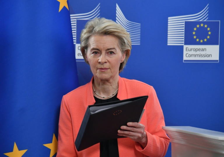 Droits de douane: l'UE tend la main à Trump mais se prépare au bras de fer