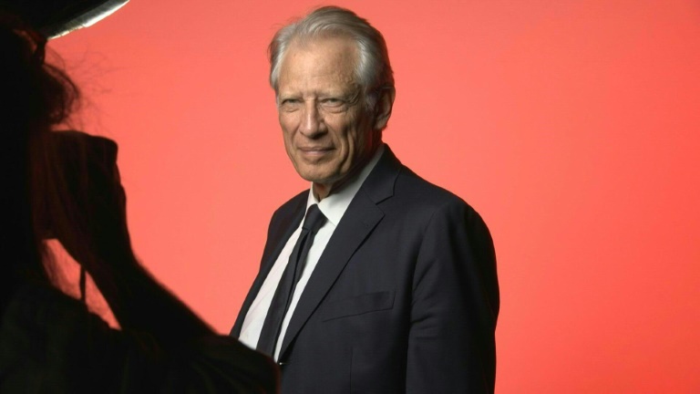 En attendant 2027, Villepin écrit son 