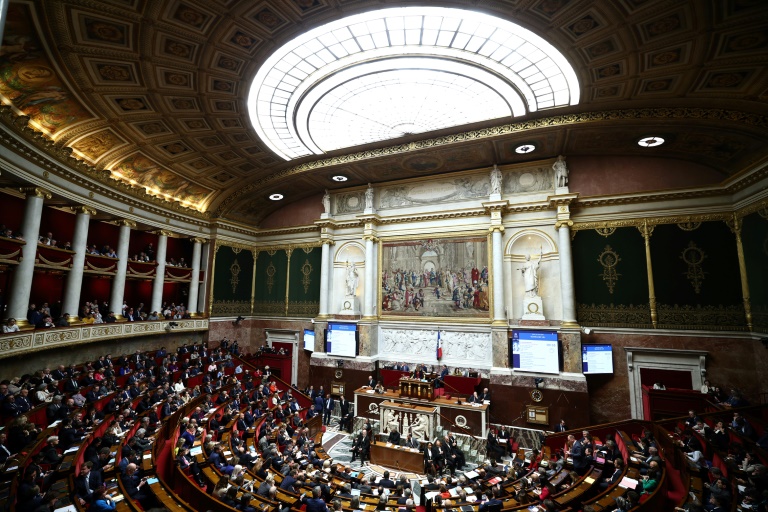 Le Parlement étend aux petites communes le scrutin de liste paritaire, dès 2026