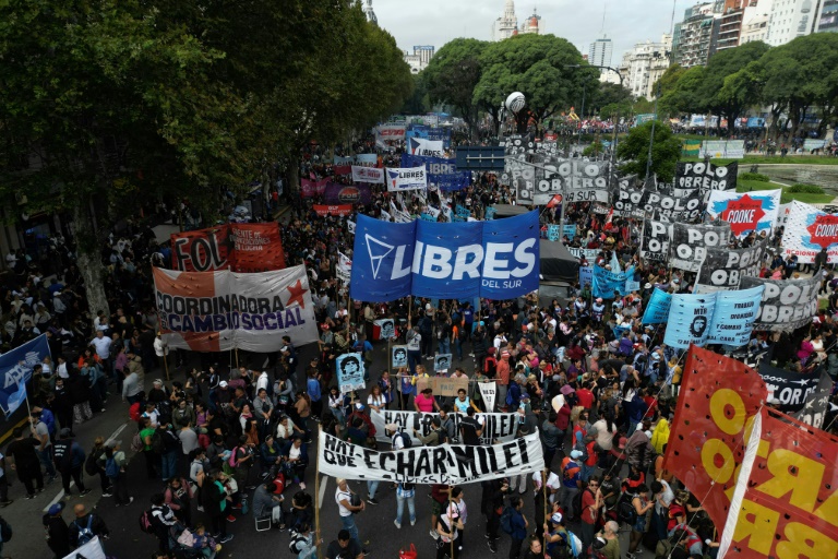 Argentine : troisième grève générale pour Milei, en attendant la manne du FMI