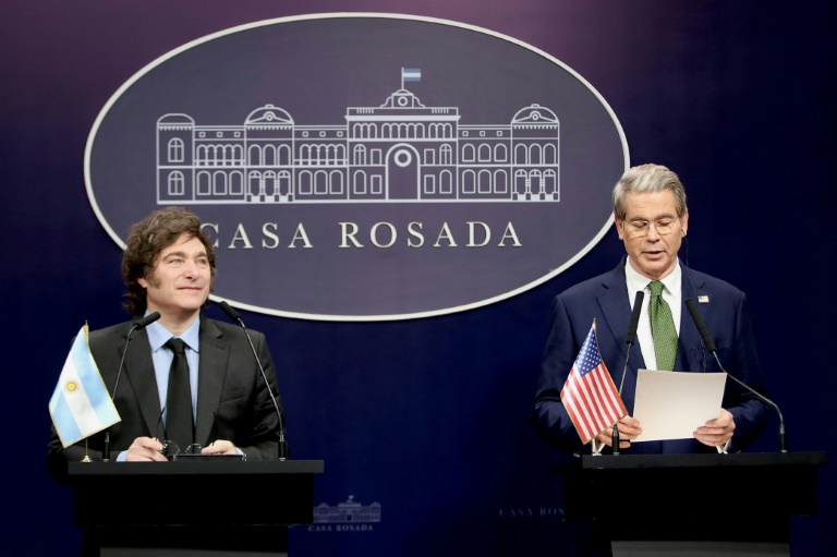 Argentine: peso déprécié et attentisme au premier jour 