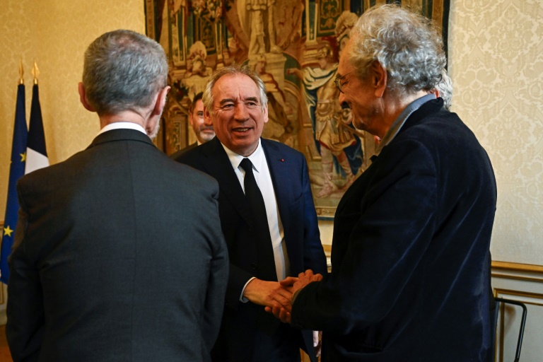 Bayrou reçoit le comité de soutien de Sansal, dénonce une situation 