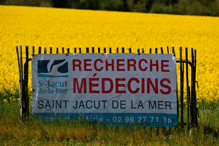 Le gouvernement veut imposer jusqu'à deux jours par mois aux médecins dans les déserts médicaux