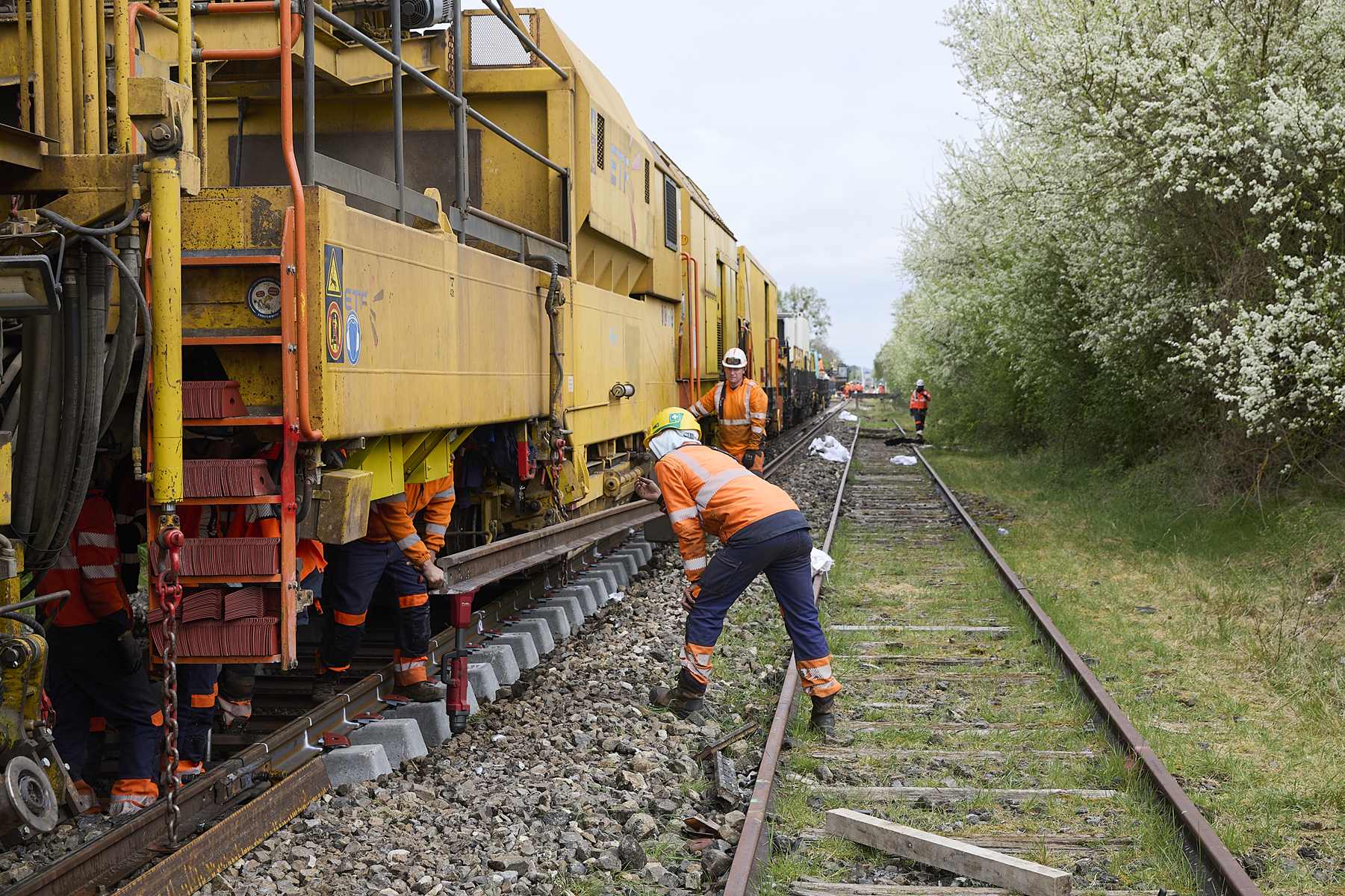 Un train-usine déployé pour rénover la ligne ferroviaire Laon-Hirson