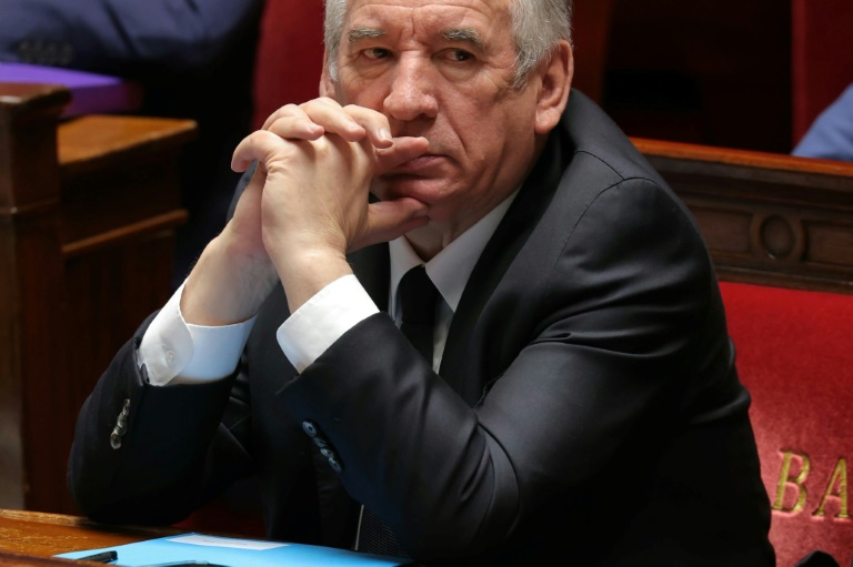 Face aux blocages, Bayrou évoque un référendum sur la réduction de la dette