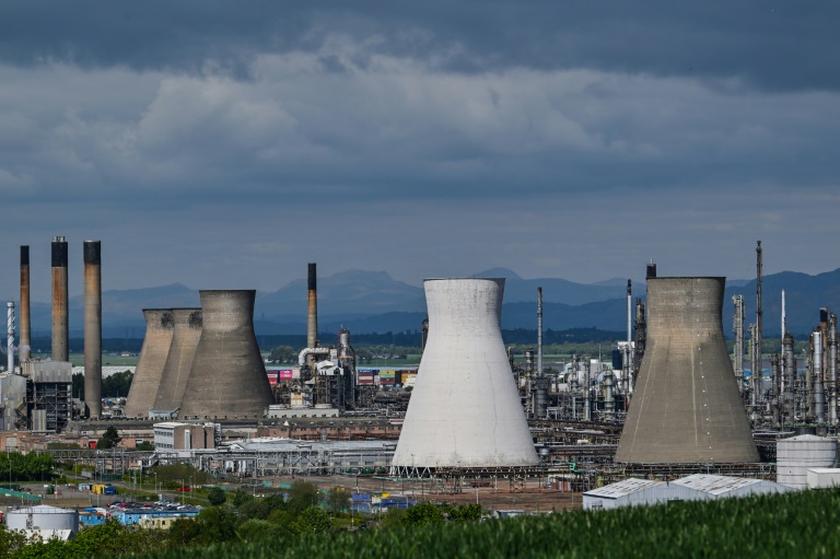 La fermeture d'une raffinerie écossaise, emblématique du défi de la transition énergétique