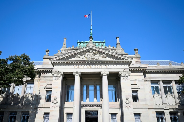 La justice ordonne la prise en charge d'une transition de genre