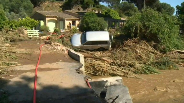 Intempéries mortelles dans le Var: retour progressif à la normale au Lavandou