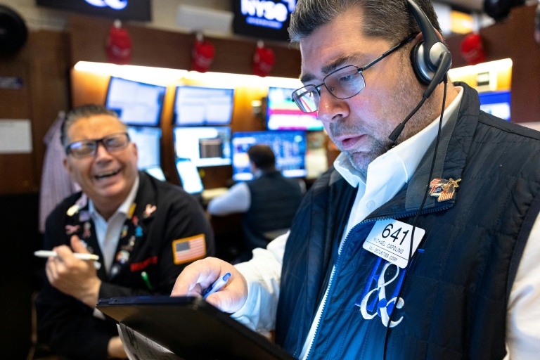 Wall Street en hausse mais les investisseurs restent méfiants à cause du budget