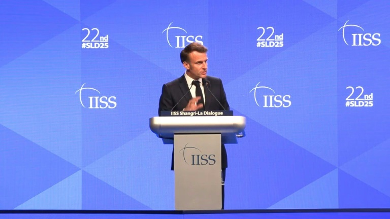 En Asie, Macron appelle à de 