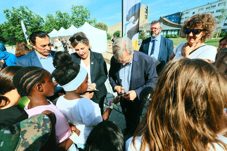 À Metz, la cour végétalisée au groupe scolaire Jean Moulin inaugurée