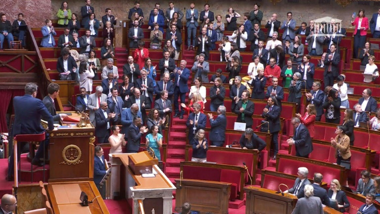 Retraites: l'Assemblée appelle à abroger la réforme, la CGT dans la rue