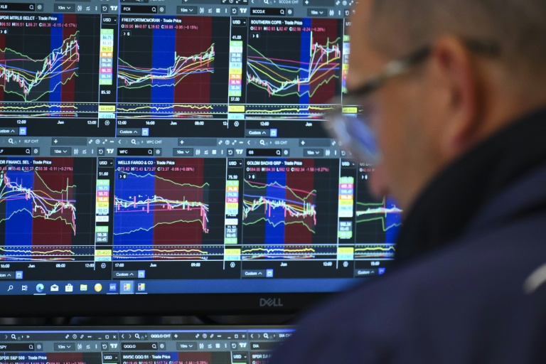 Wall Street en petite hausse, attend des nouvelles des pourparlers sino-américains