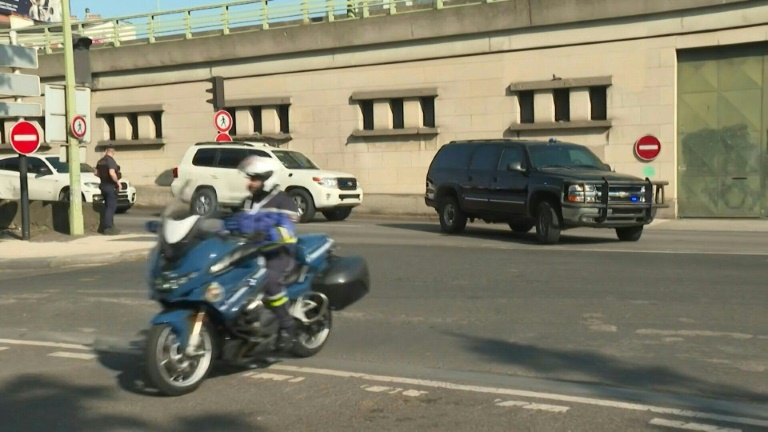 Mohamed Amra garde le silence sur son évasion meurtrière lors de son premier interrogatoire