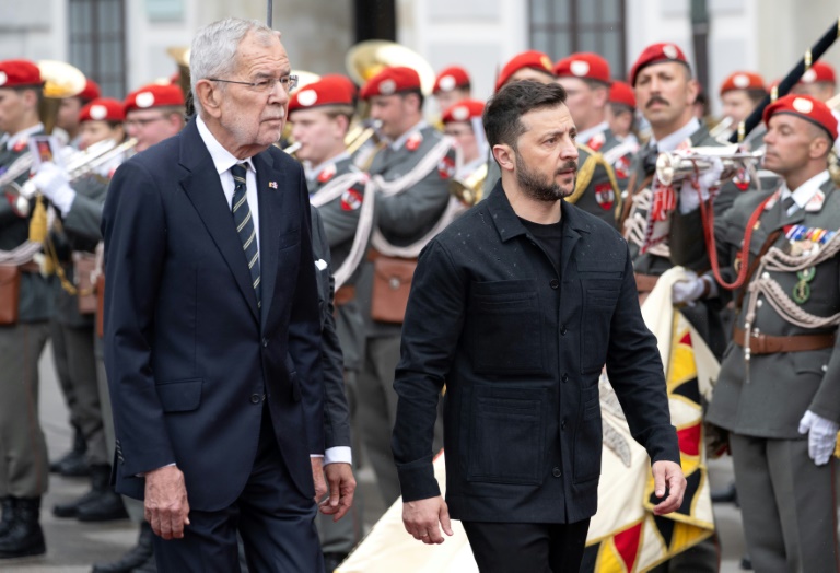 En visite en Autriche, Zelensky évoque l'achat d'armes américaines
