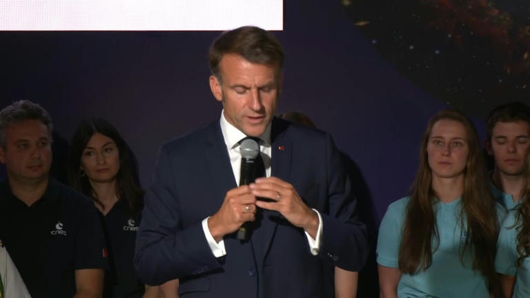 Espace: Macron appelle l'Europe à mener une 