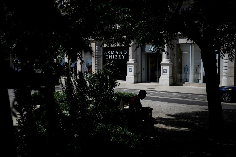 Le sud-est de la France affronte sa première canicule de l'été, avant le reste du pays