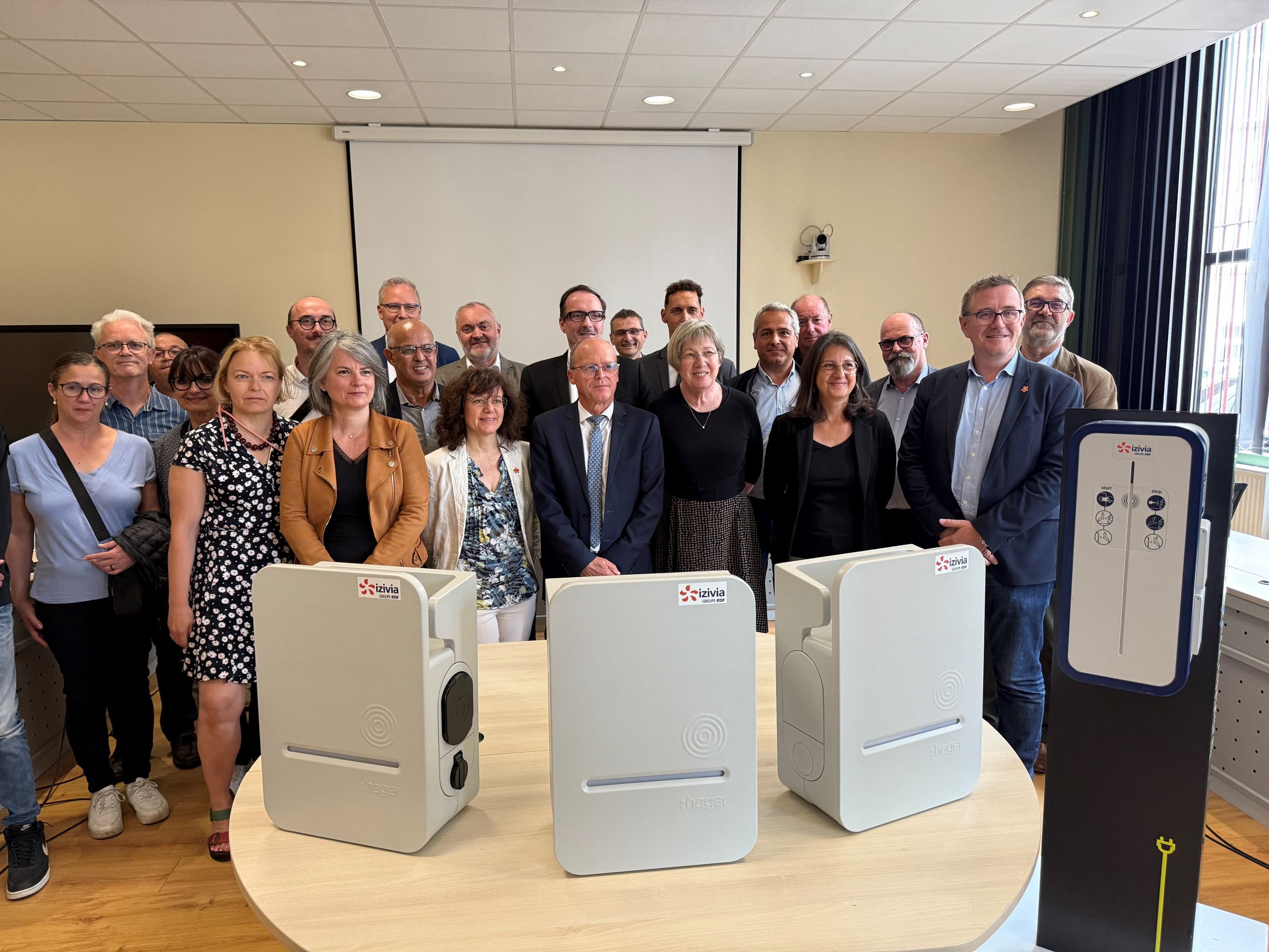 EDF remet des bornes électriques au lycée Henri Loritz de Nancy