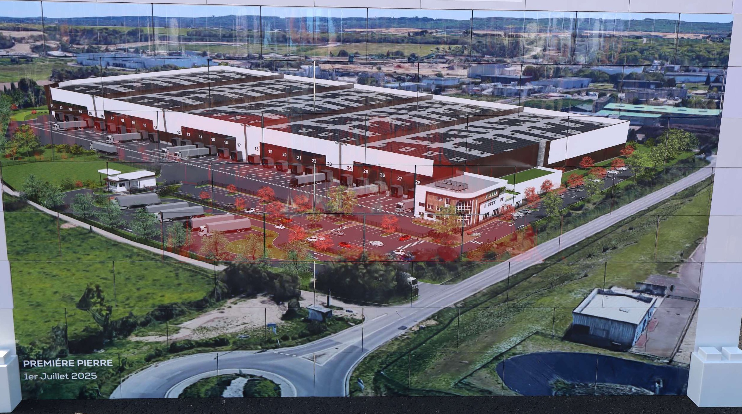 À Cléon, Ferrero pose la première pierre de son nouvel entrepôt