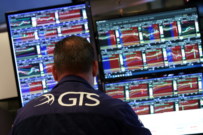 Wall Street termine en ordre dispersé, entre budget américain et indicateurs