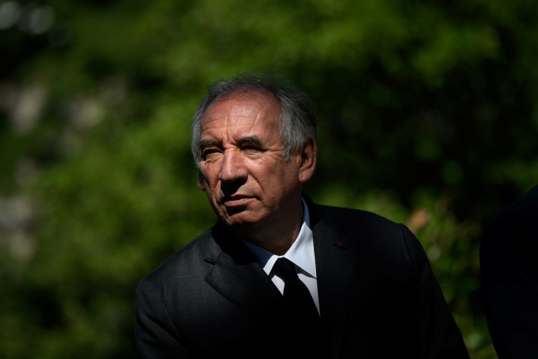Bayrou à Chartres pour renforcer le rôle des préfets