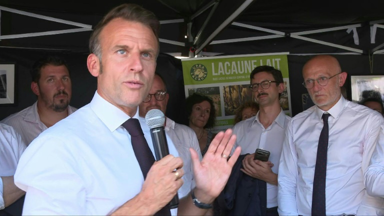 Loup: Macron plaide pour davantage de prélèvements pour protéger le pastoralisme
