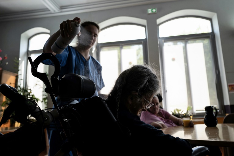 A Lyon, qui bat les records d'alertes canicule, la bataille pour calmer le thermomètre