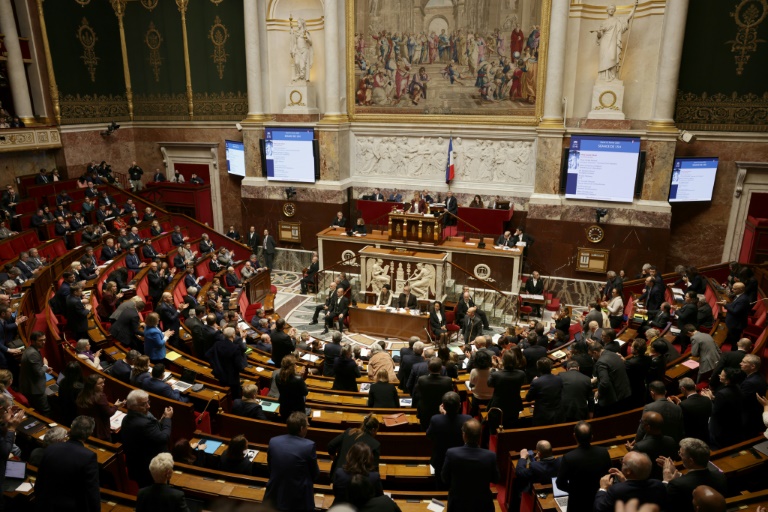 Le Parlement français autorise la restitution du tambour parleur à la Côte d'Ivoire