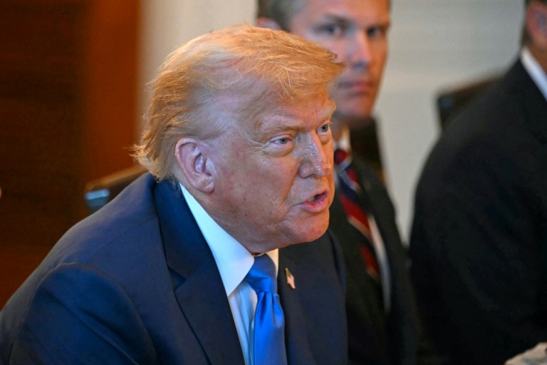 Trump annonce au moins 25% de surtaxe sur les produits de 14 pays, dont le Japon