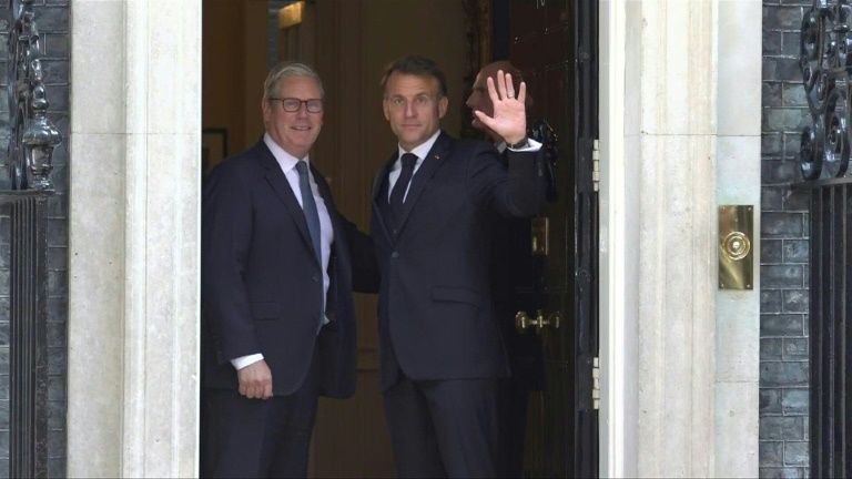 Accord franco-britannique sur un échange de migrants au dernier jour de la visite d'Etat de Macron