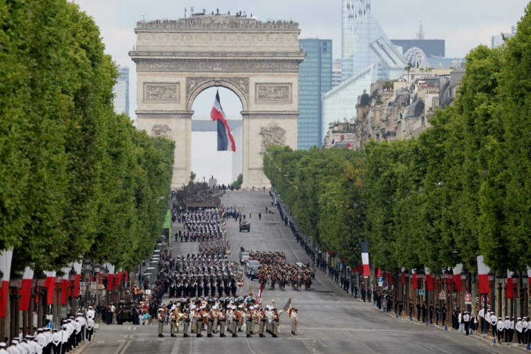 France: le défilé d'une armée 