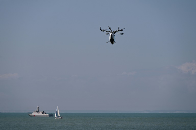 Après l'échec de sa traversée de la Manche en mini-hélicoptère, Franky Zapata veut déjà retenter