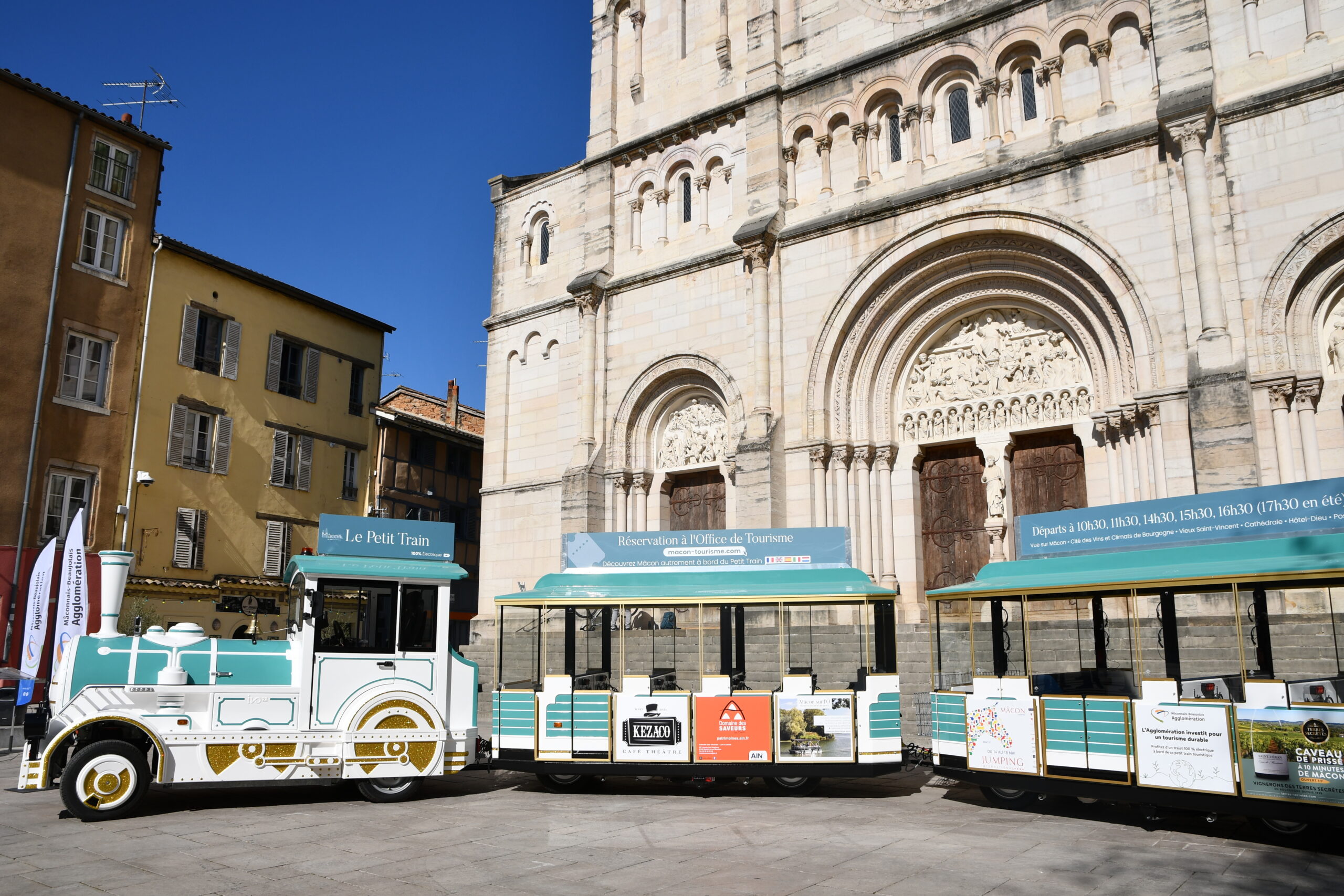 Le Petit train de Mâcon séduit les visiteurs cet été