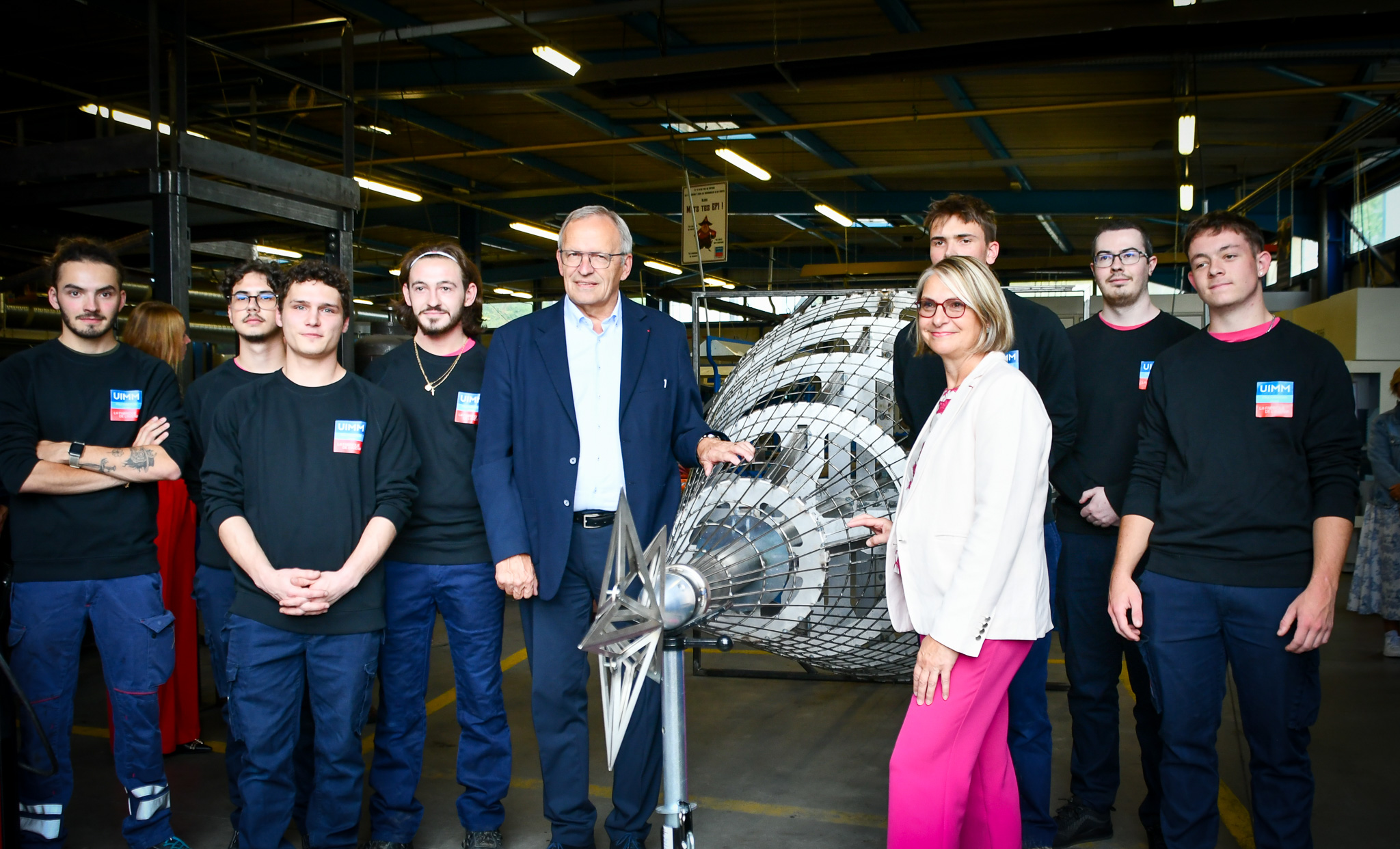 Des apprentis mosellans réalisent une lanterne en forme de sapin 