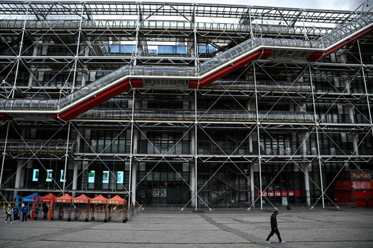 Salles vides, célèbre escalator fermé : Pompidou ferme à Paris et ses visiteurs sont tristes