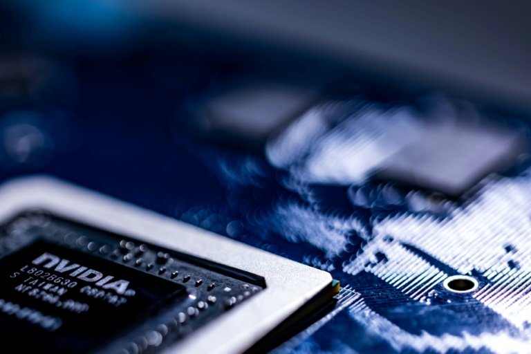 Puces: la concurrence s'anime derrière Nvidia dans la course à l'IA