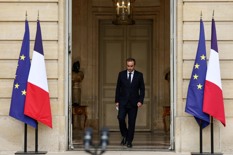 Lecornu prêt à bouger sur les retraites, Macron lâché par les siens