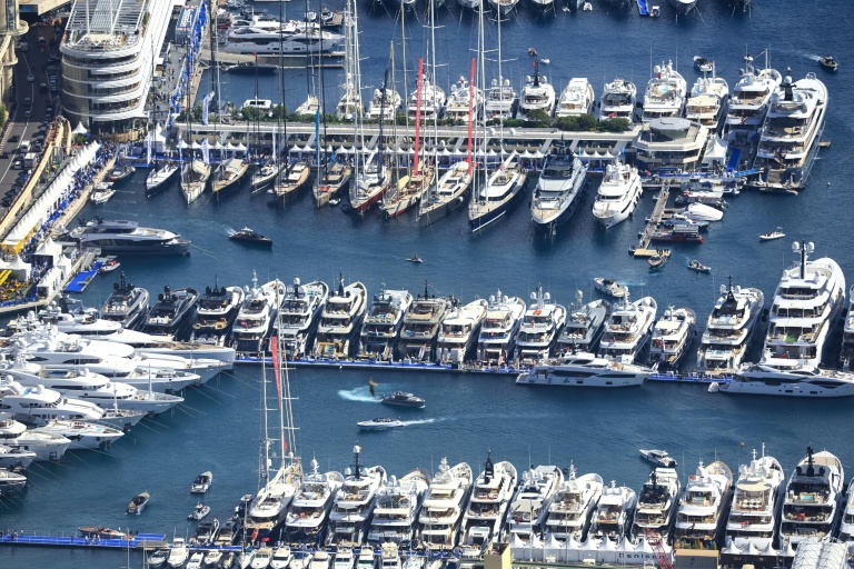 Marché des yachts: derrière la folie des grandeurs, les petits rament