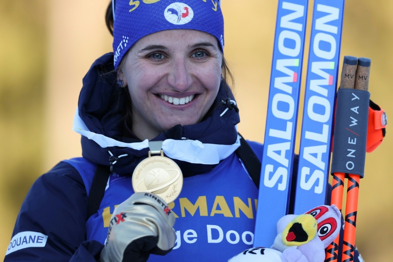 La biathlète Julia Simon condamnée pour vol et fraude à la carte bancaire