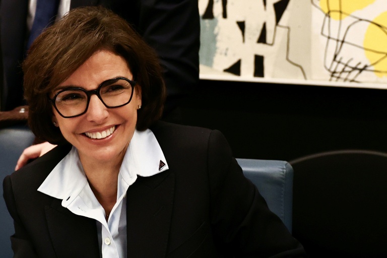 Malgré les obstacles, Dati reste déterminée à conquérir Paris