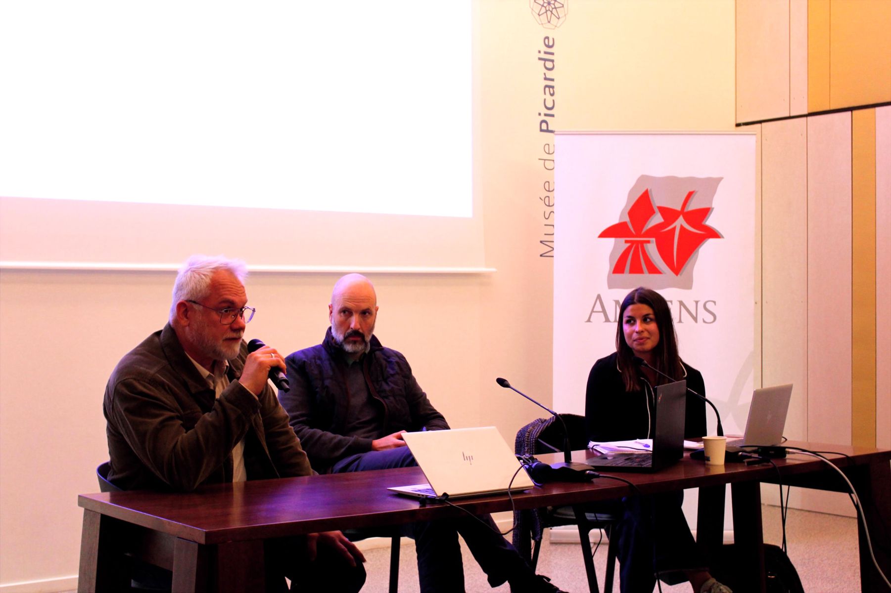 Le club Ukraine Hauts-de-France rassemblé au Musée de Picardie d'Amiens