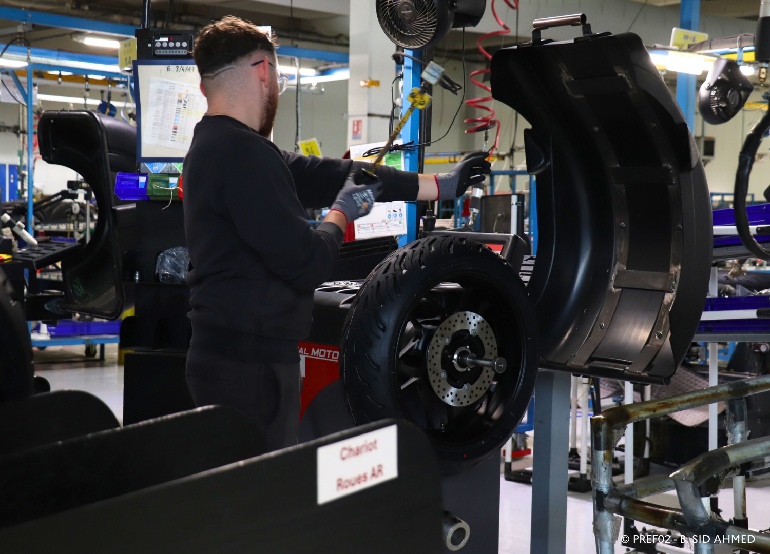 La préfète de l’Aisne en visite chez Yamaha Motor Manufacturing Europe