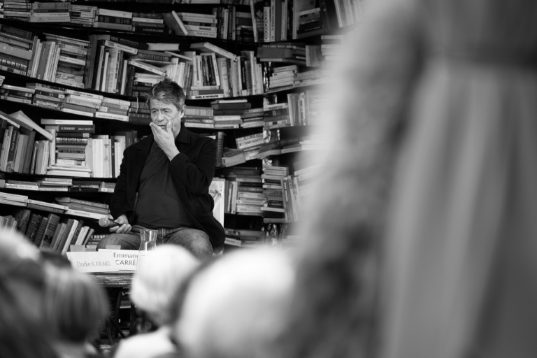 Emmanuel Carrère et Laurent Mauvignier, favoris pour le prix Goncourt