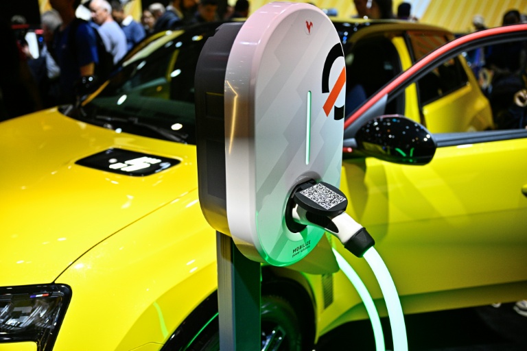 Renault ralentit le déploiement de ses bornes de recharge électrique rapide