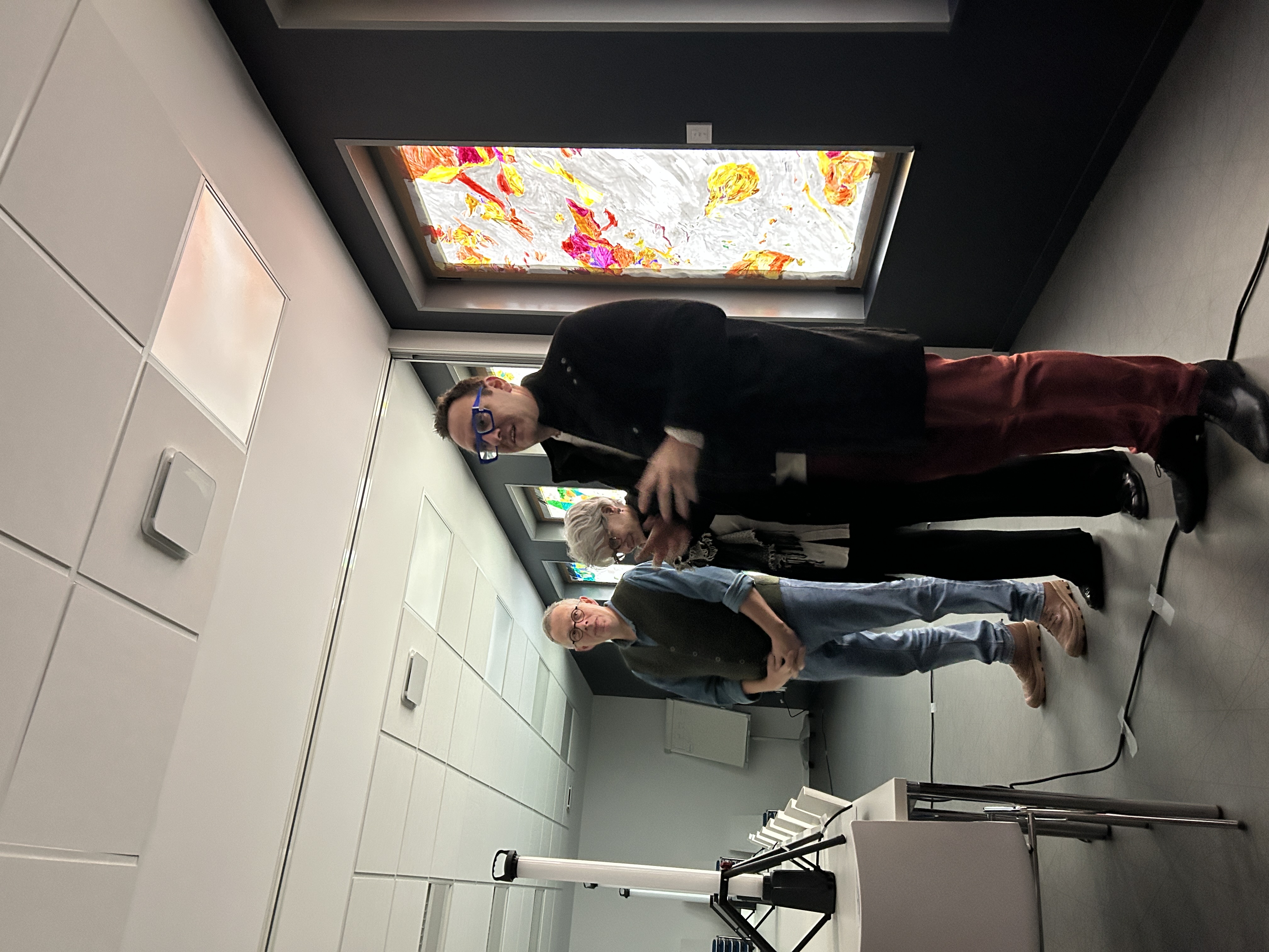 La façade du centre des affaires Cœur de Meuse illuminée