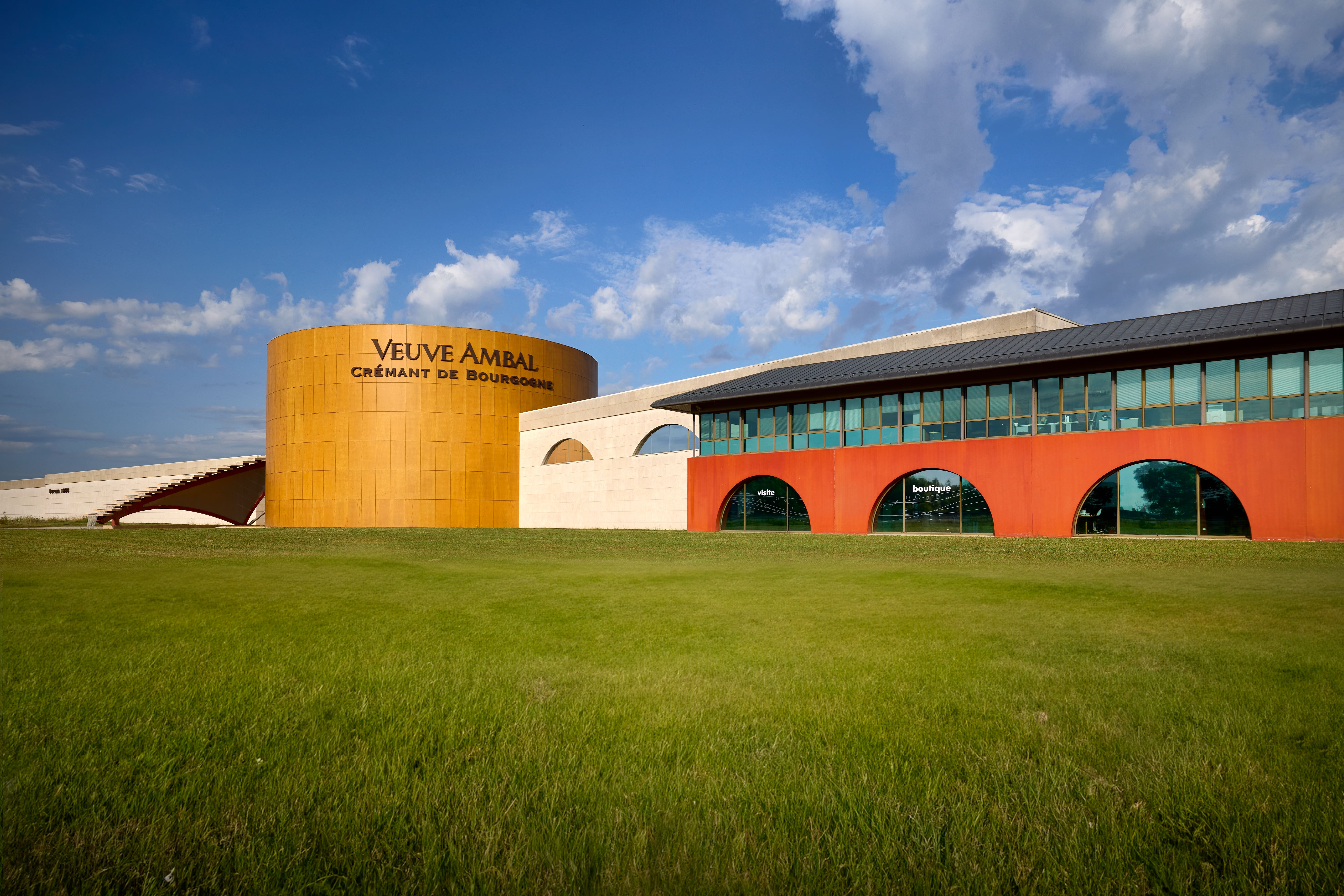 Le cinquantenaire du Crémant de Bourgogne, une opportunité commerciale pour Veuve Ambal