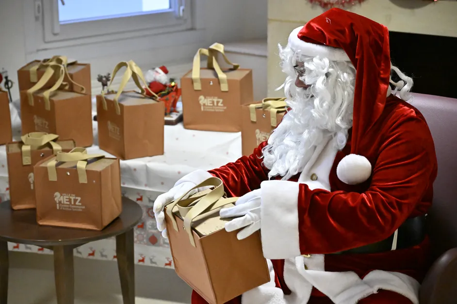 Metz : près de 5 000 colis de fin d’année distribués aux seniors