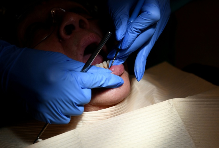 Caries dentaires: la Haute autorité de santé recommande le remboursement de quatre traitements