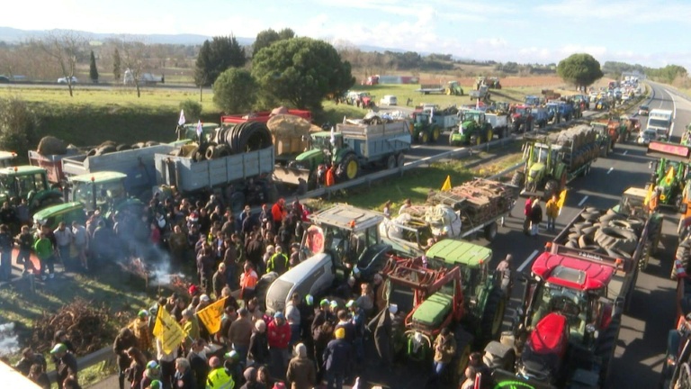 La mobilisation agricole enfle, le gouvernement maintient le cap sur la dermatose bovine